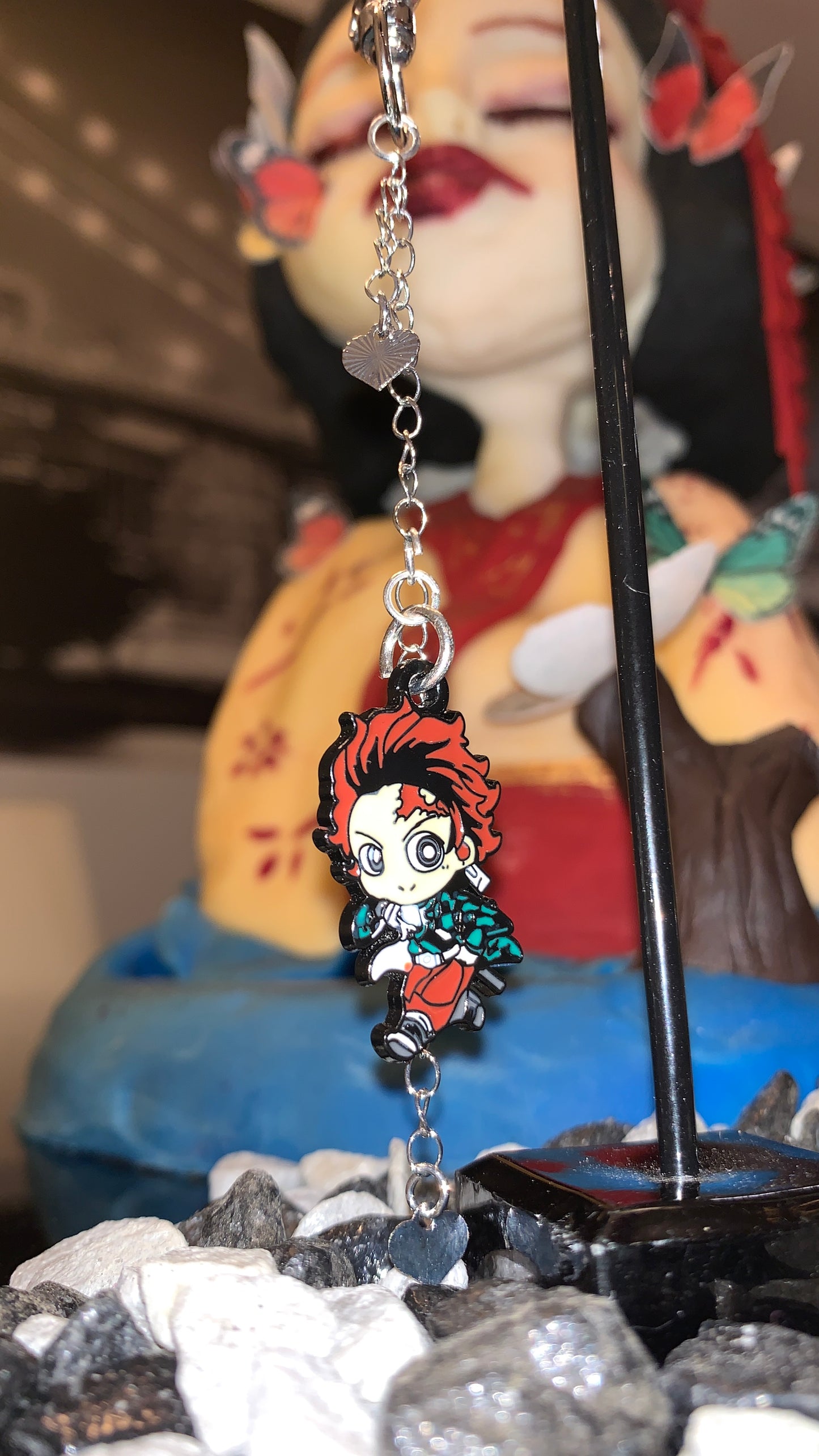 Set de Joyería Demon Slayer – Pendientes Tanjiro + Charm + Collar (4 piezas) | Edición Limitada Regalo Otaku