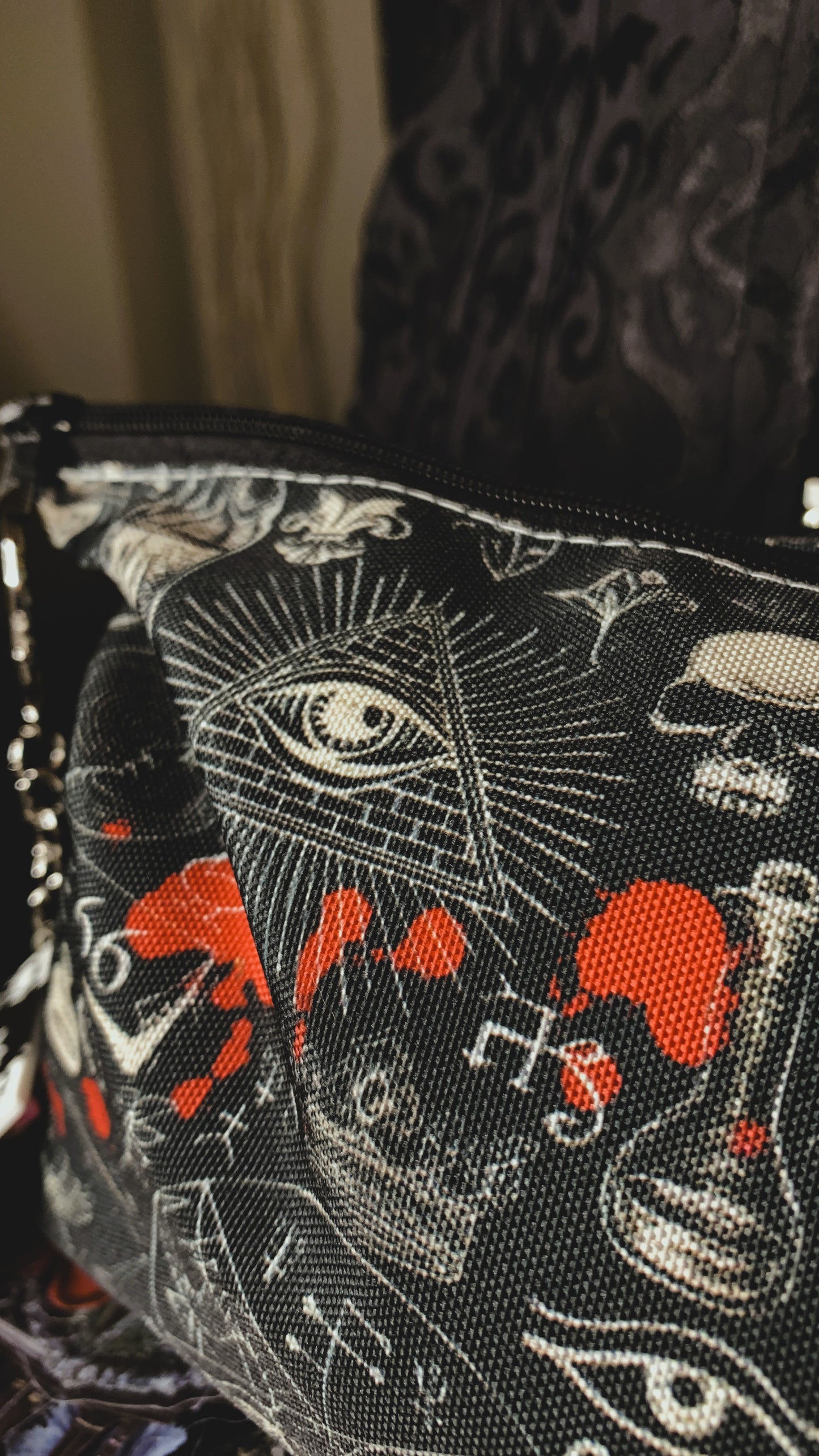 Estuche “Ouija Noir” | Gothic Ouija Board Pouch – Dark Anatomy Halloween Edition 🔮 | 1:1 Limited Edition