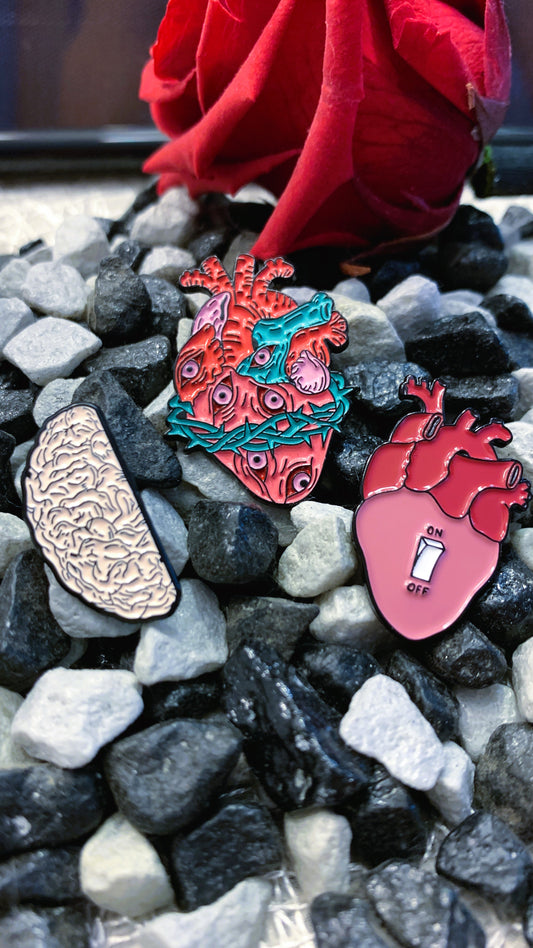 Set de 3 Pins Anatómicos “Control & Emotion” | Surreal Anatomy Pin Set 1:1 Limited Edition