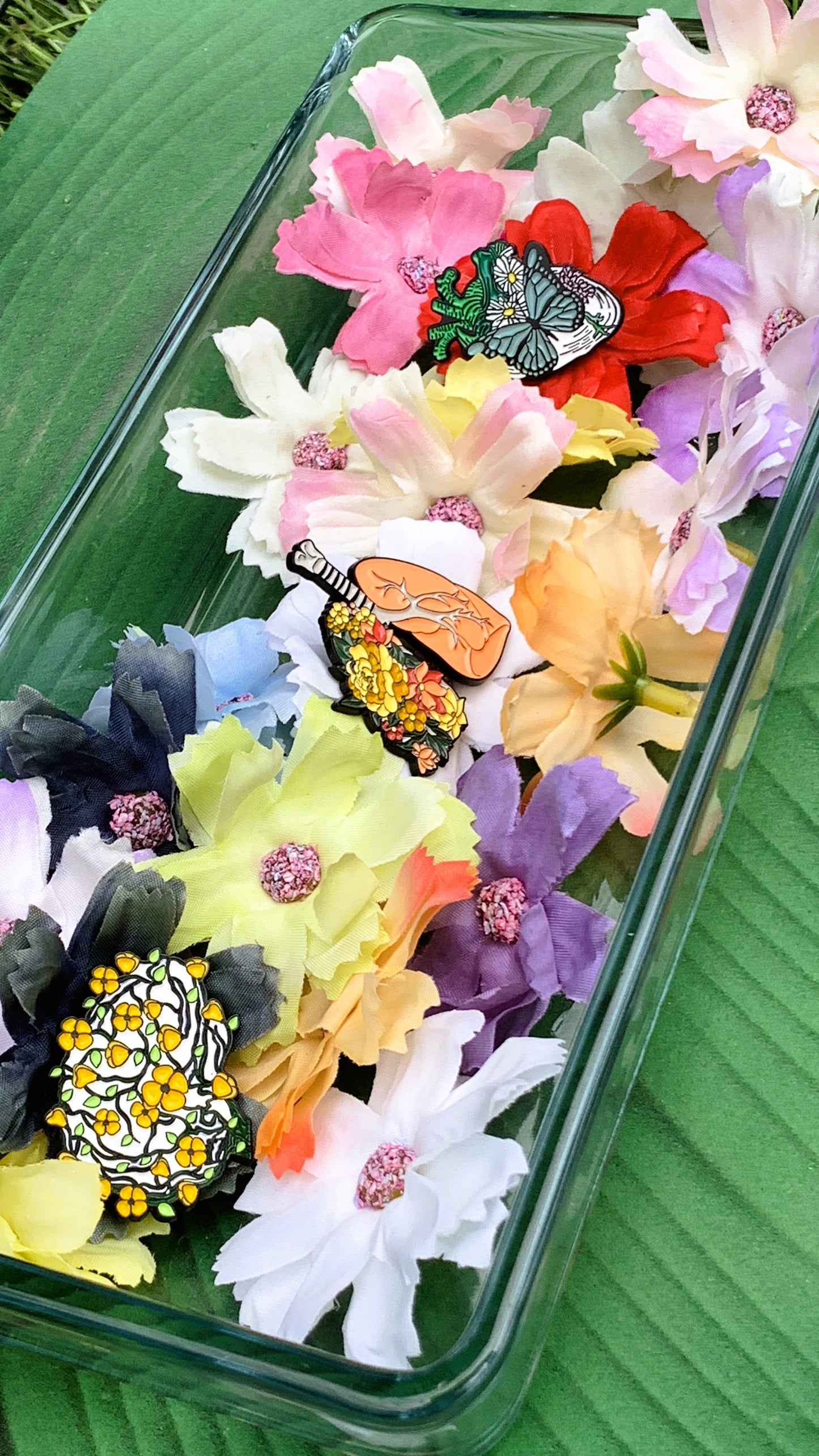 Set de Pins de Anatomía con Flores (3 piezas) – Corazón, Pulmón y Cerebro Floral | Regalo Único para Médicos y Estudiantes de Medicina