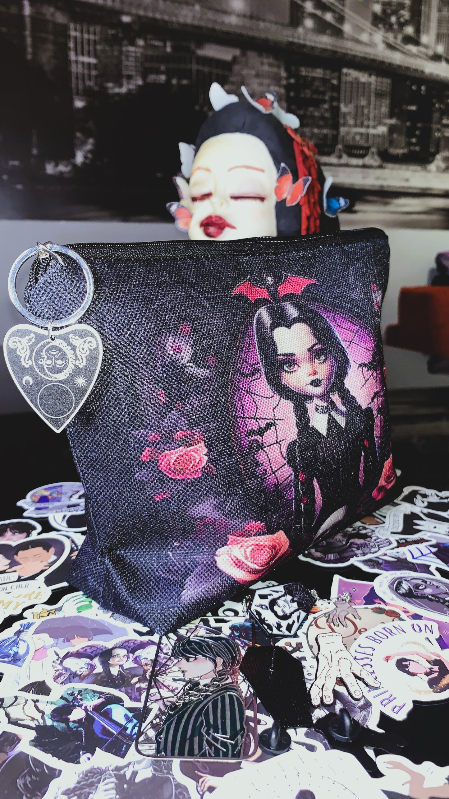 🕷️ Estuche “Wednesday Ouija” | Gothic Pencil Case with Ouija Zipper Charm 🖤 | Dark Anatomy Halloween Edition | Limited 1:1