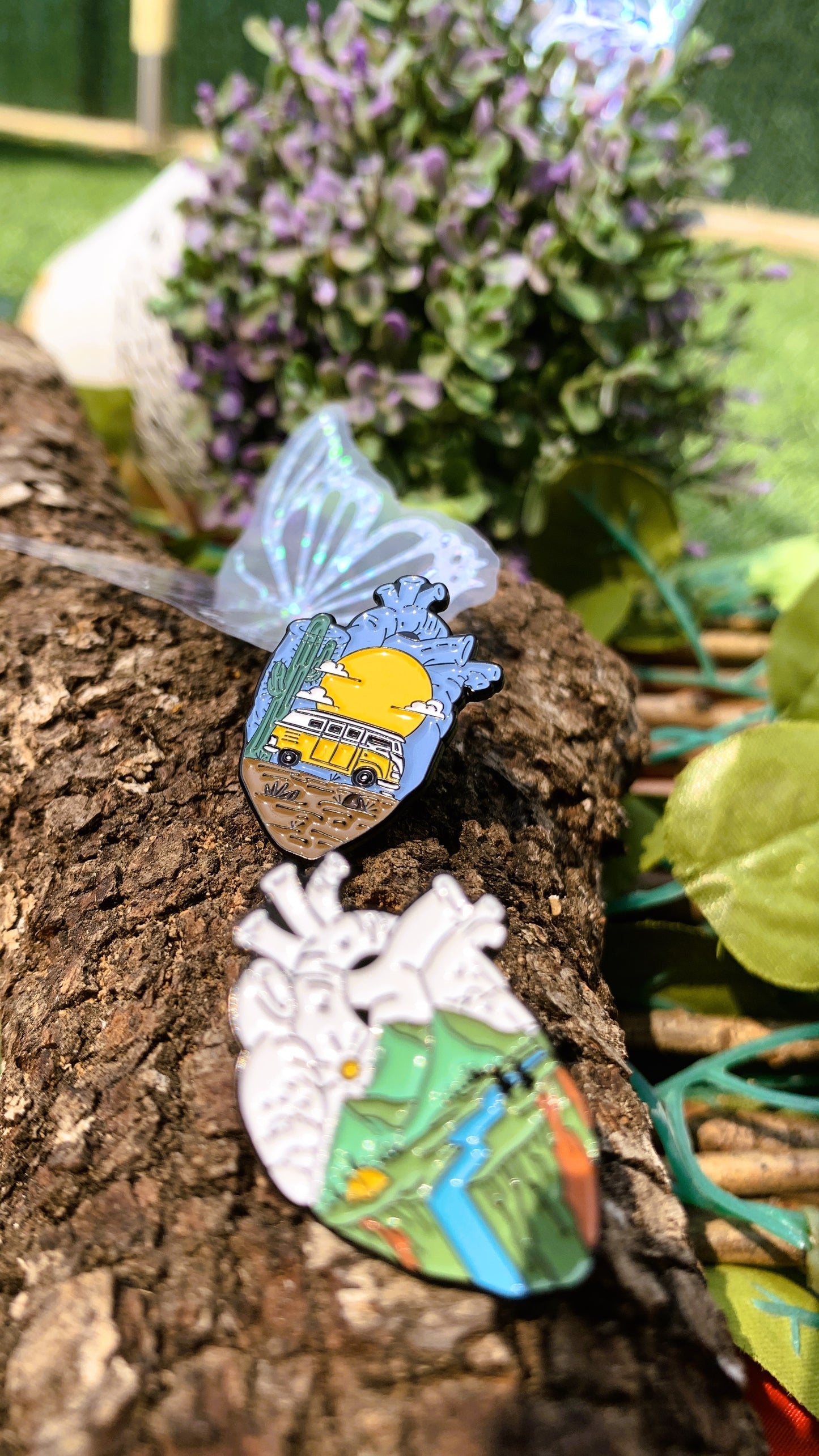 Set de Pins Aventura de Camping (3 piezas) – Hoguera Nocturna, Montaña & Río, Furgoneta Camper | Regalo para Amantes de la Naturaleza, Excursionistas y Vanlife