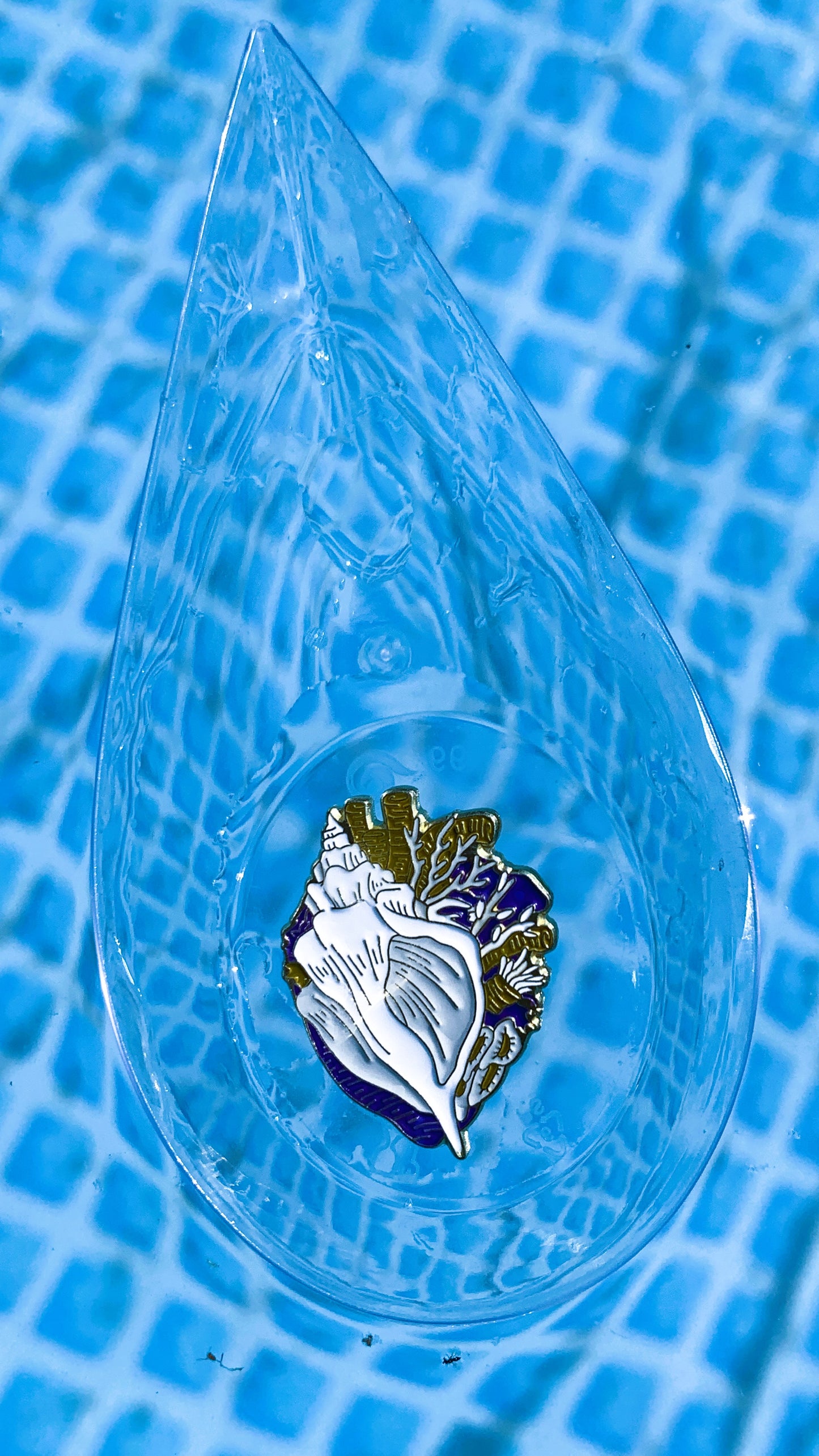 Set de Pins de Corazón Anatómico Oceánico (3 piezas) – Faro, Concha Marina & Playa Tropical | Regalo Único para Coleccionistas y Estudiantes de Medicina