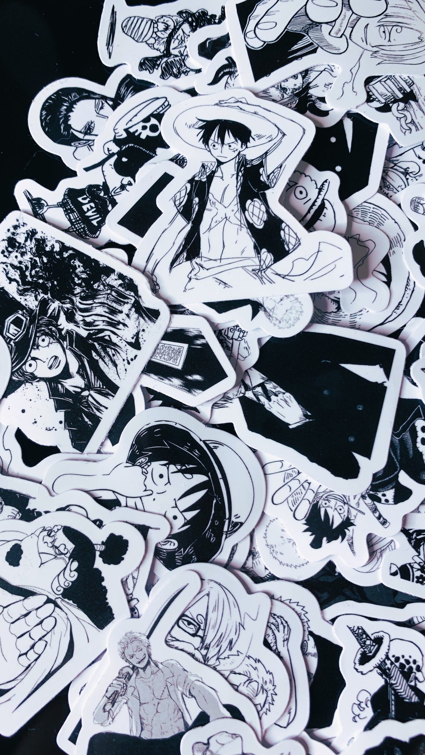 One Piece Sticker Pack (25 Stück) – Schwarz-Weiße Anime Sticker – Luffy, Zoro, Nami, Chopper, Ace, Brook und mehr | Geschenk für Manga-Fans
