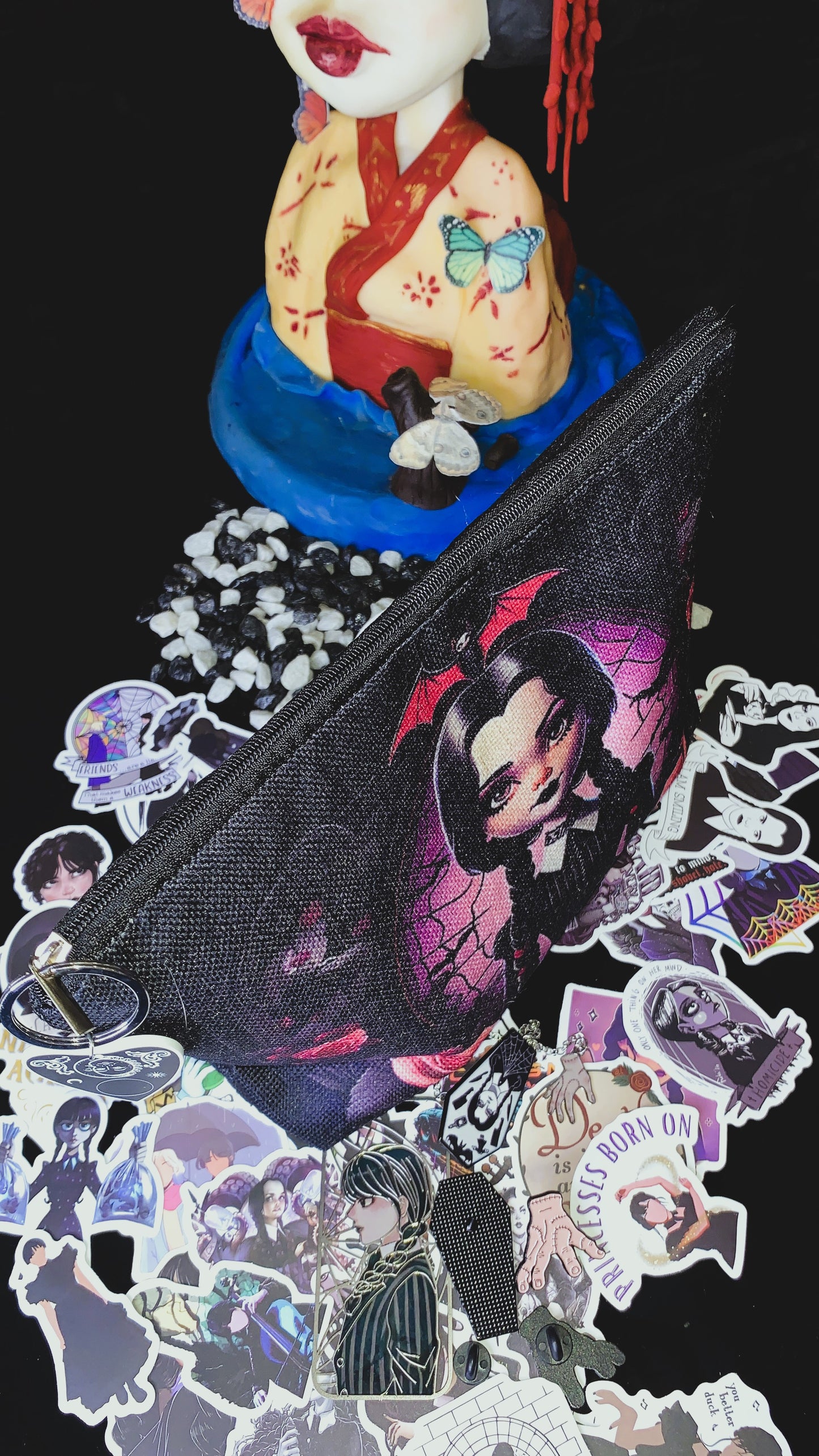 🕷️ Estuche “Wednesday Ouija” | Gothic Pencil Case with Ouija Zipper Charm 🖤 | Dark Anatomy Halloween Edition | Limited 1:1