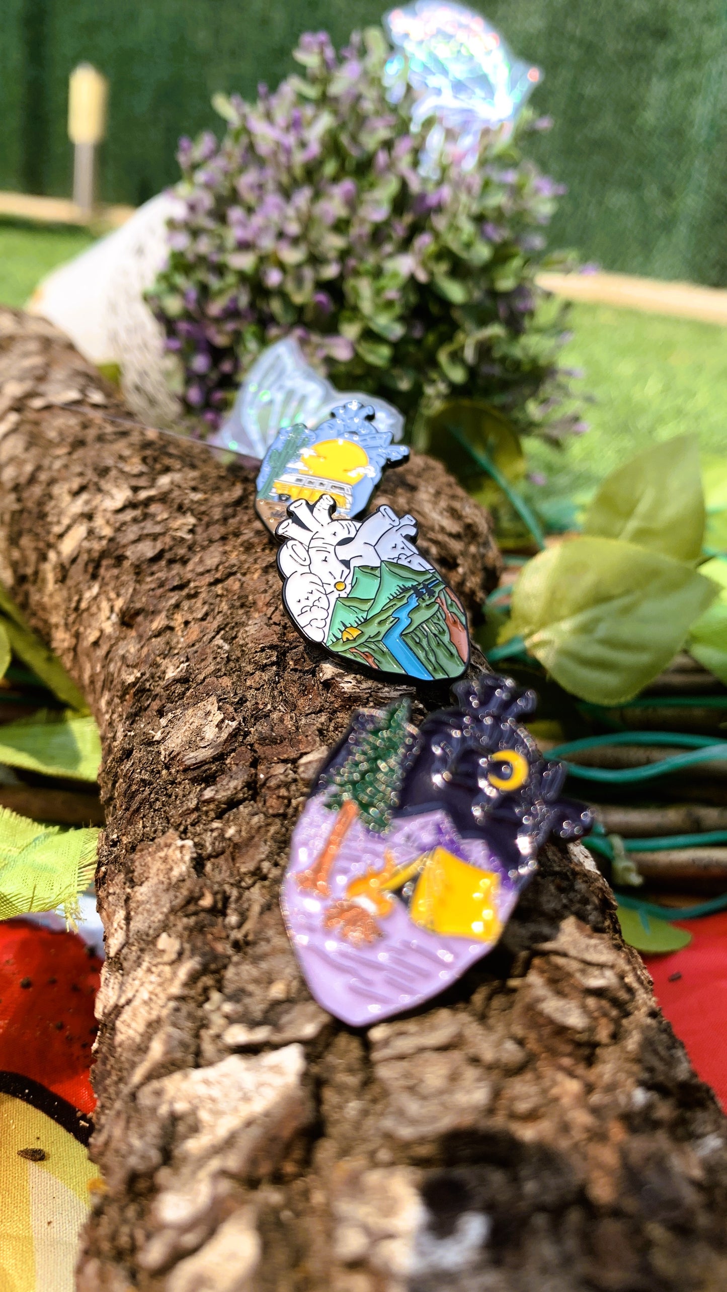 Set de Pins Aventura de Camping (3 piezas) – Hoguera Nocturna, Montaña & Río, Furgoneta Camper | Regalo para Amantes de la Naturaleza, Excursionistas y Vanlife