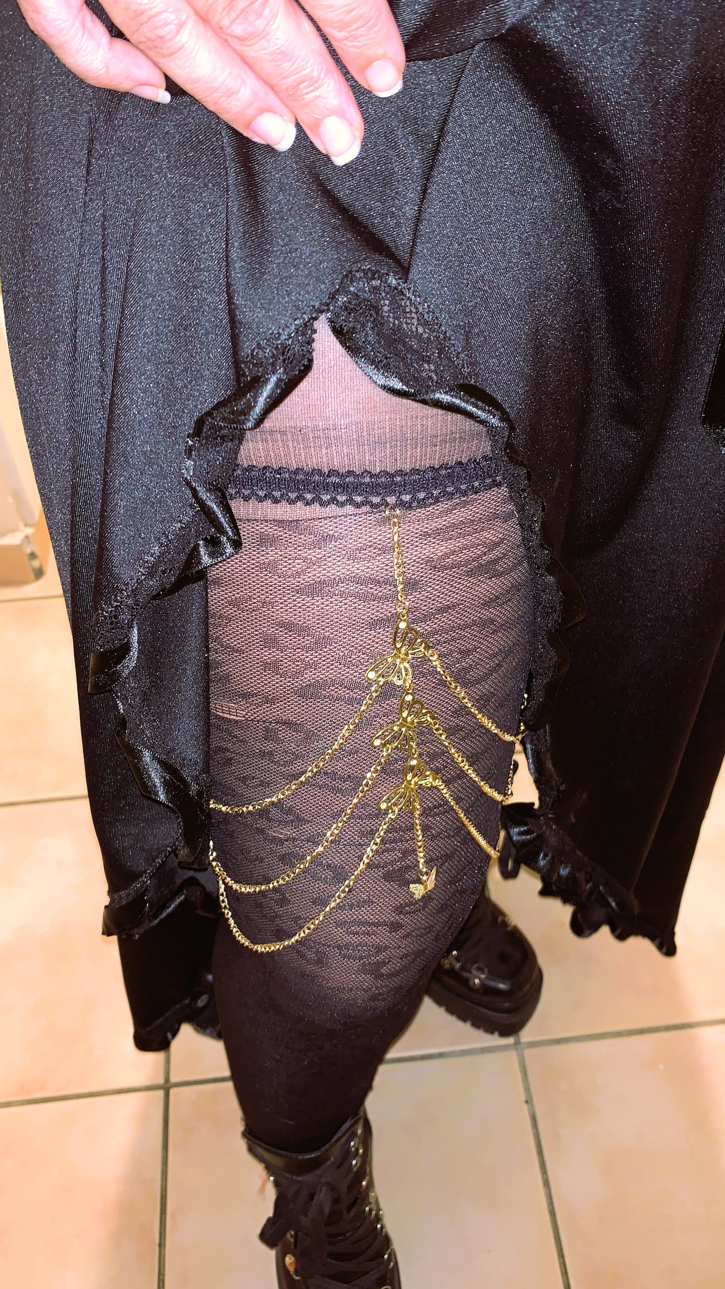 ⚜️ Liguero “Golden Butterfly Chains” | Liguero Gótico con Cadenas Doradas y Detalles de Mariposas 🖤 | Edición Limitada