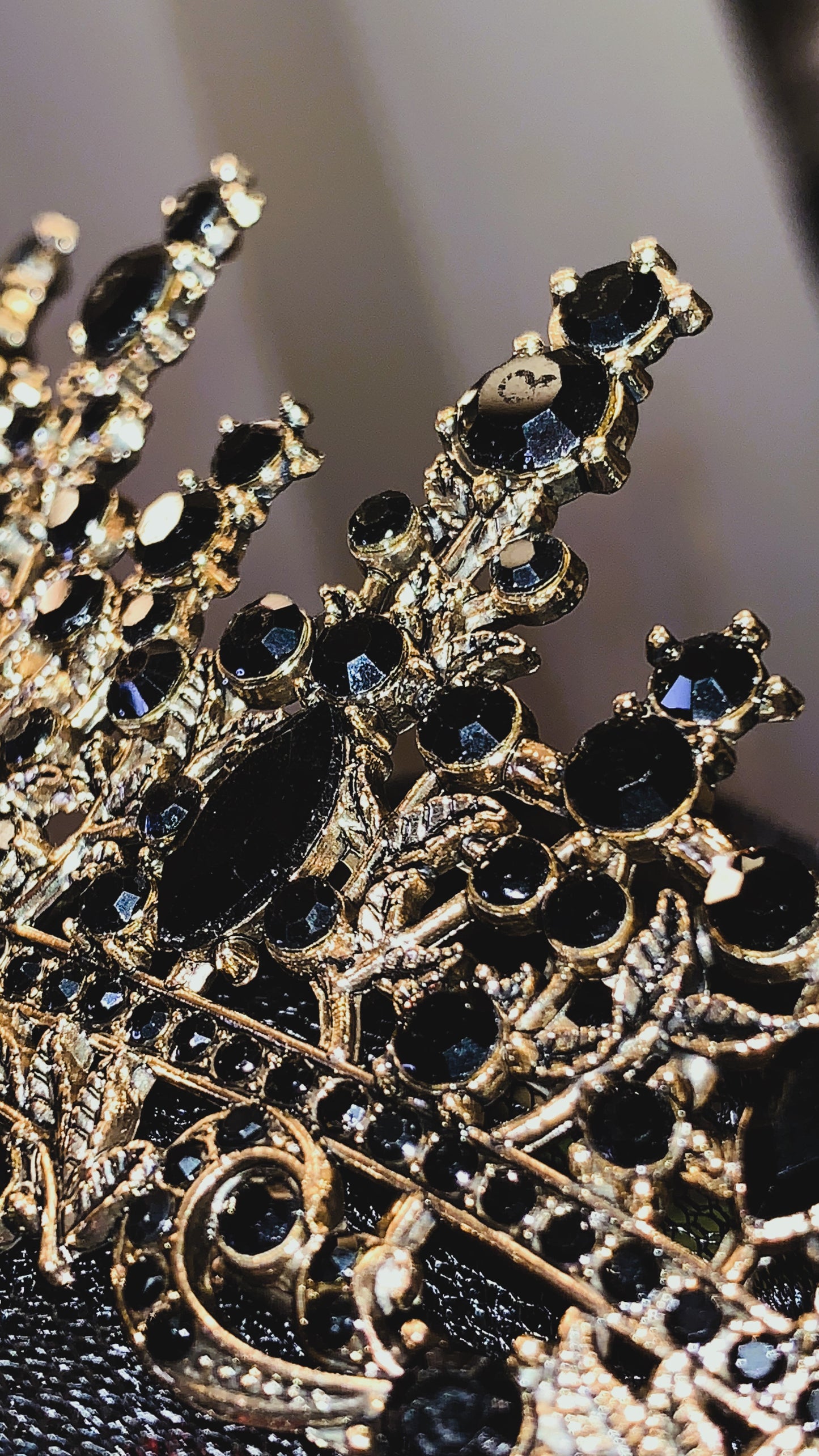 👑 Corona “Dark Empress” Dorada & Negra | Gothic Royal Crown ✨ | Luxury Halloween Edition | MedPins Limited 1:1