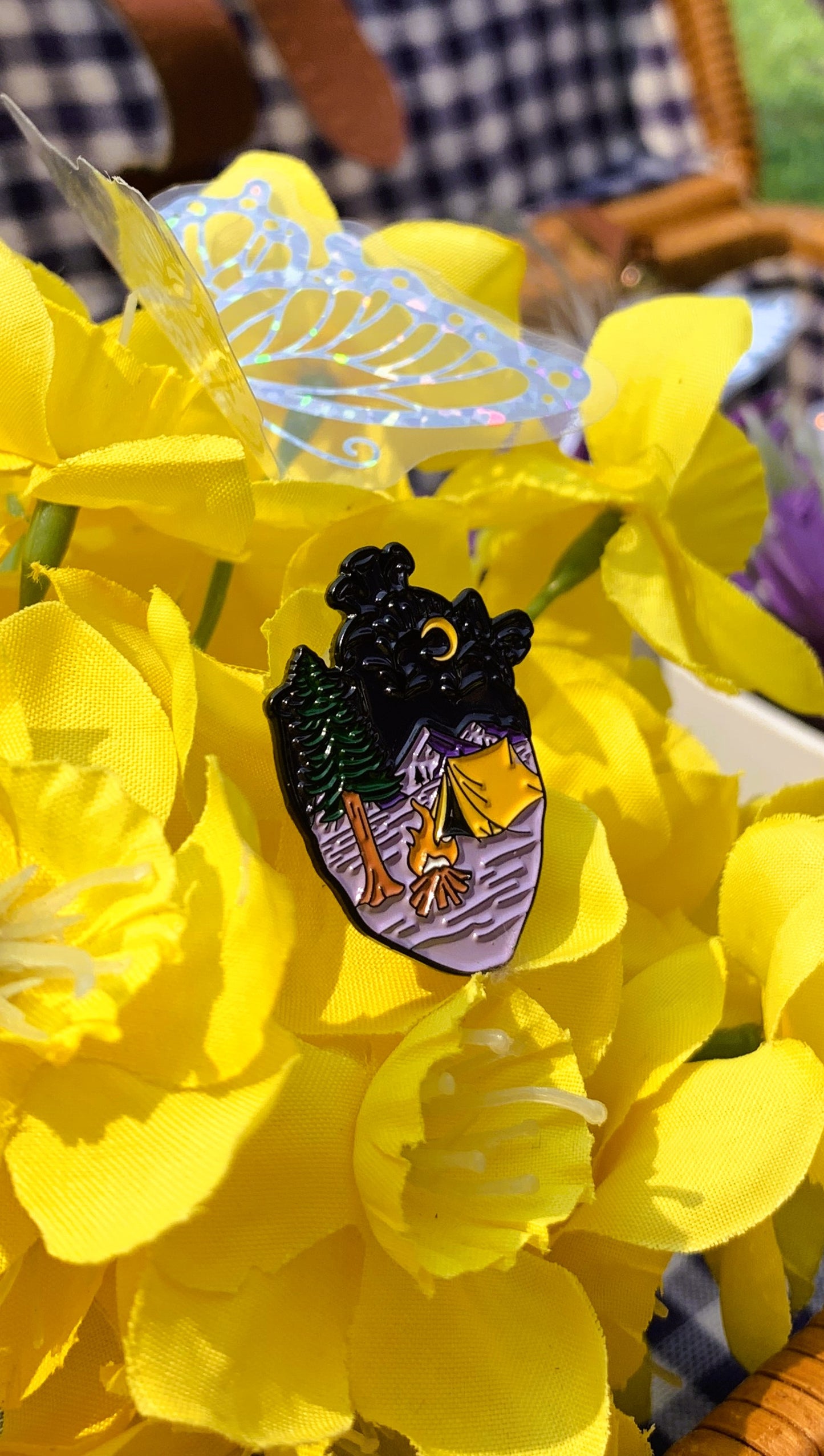 Set de Pins Aventura de Camping (3 piezas) – Hoguera Nocturna, Montaña & Río, Furgoneta Camper | Regalo para Amantes de la Naturaleza, Excursionistas y Vanlife