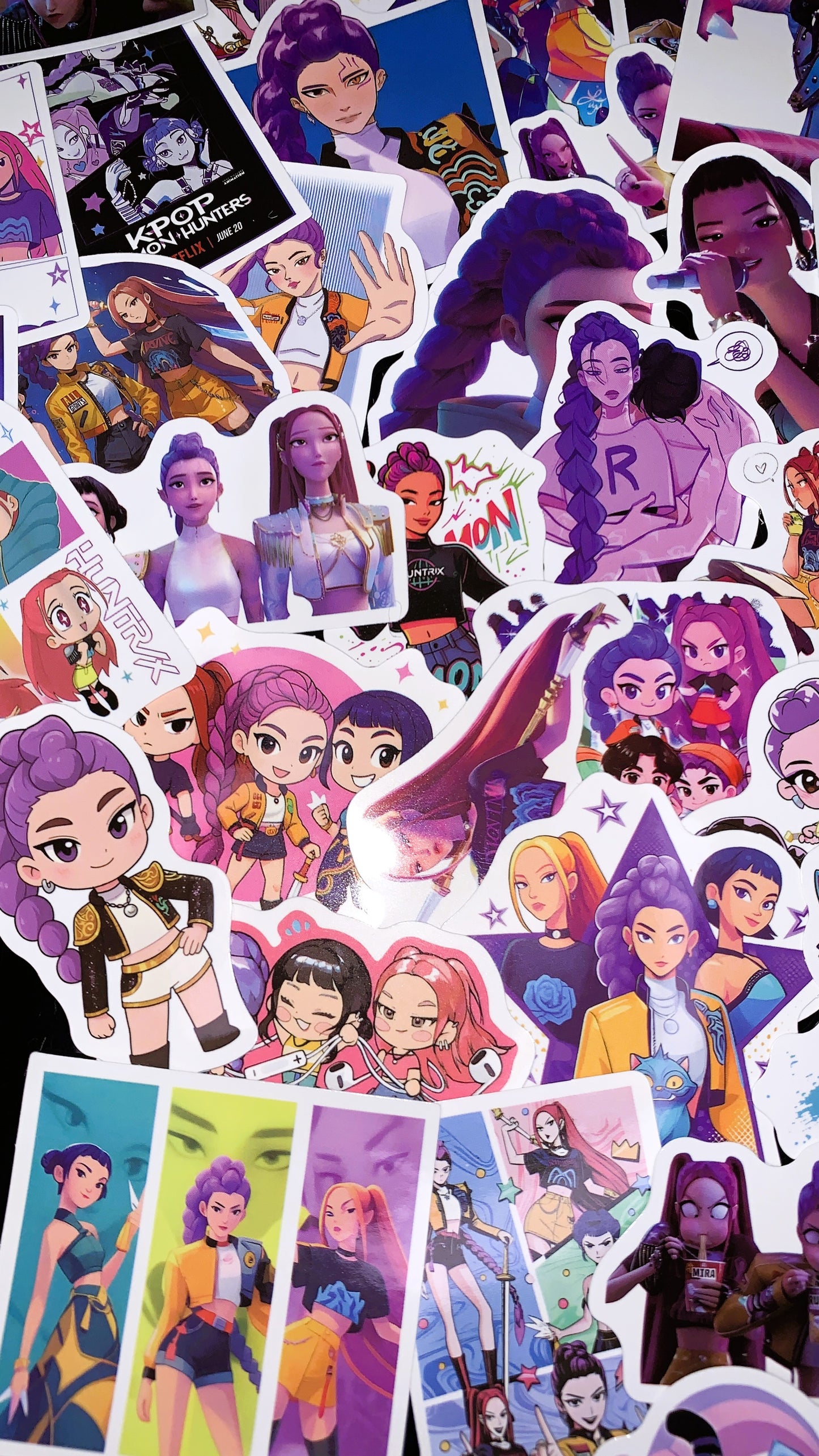 🎤 Pack 25 Stickers “K-Pop Demon Hunters” | K-Pop Movie Vinyl Sticker Set – Cute, Glossy & Collectible | Limited Fans Edition 💜