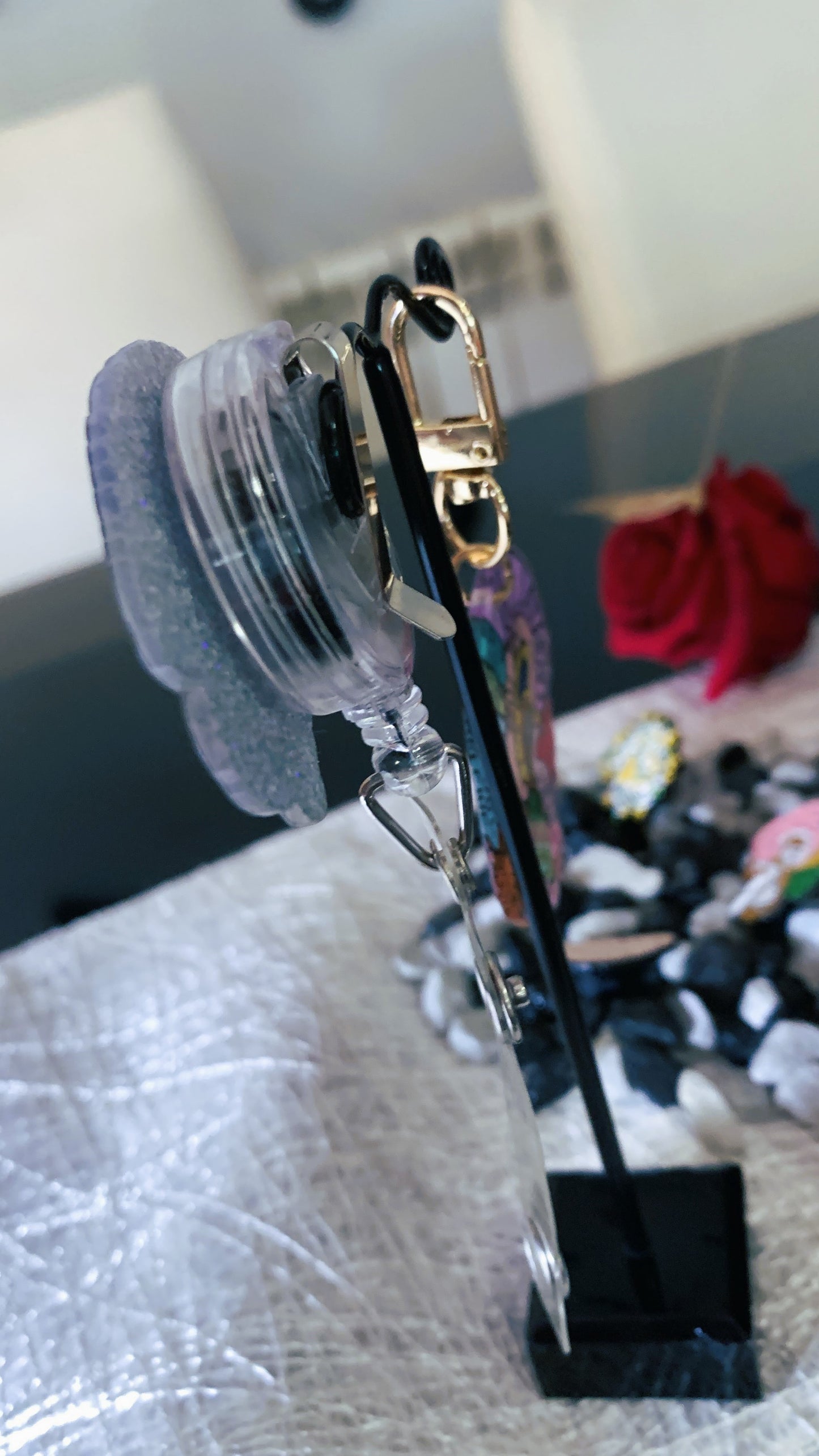 Set de Lujo Anatomía Cerebral – Edición Limitada (1/1) | Porta-Credencial Retráctil, Llavero, Póster en Marco & 3 Pins Esmaltados