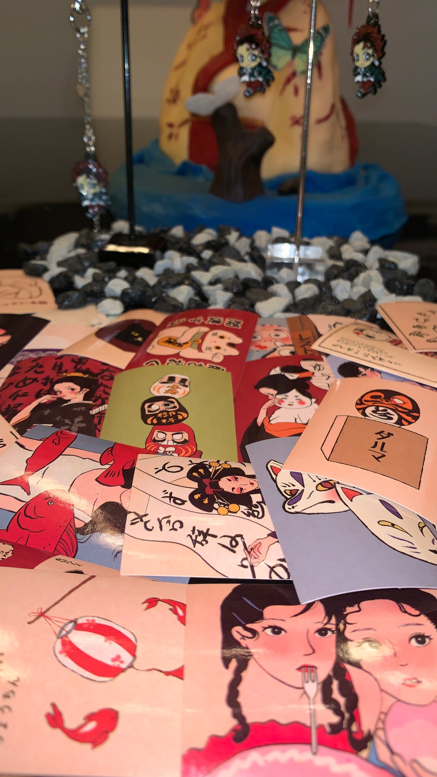 Set de Joyería Demon Slayer – Pendientes Tanjiro + Charm + Collar (4 piezas) | Edición Limitada Regalo Otaku