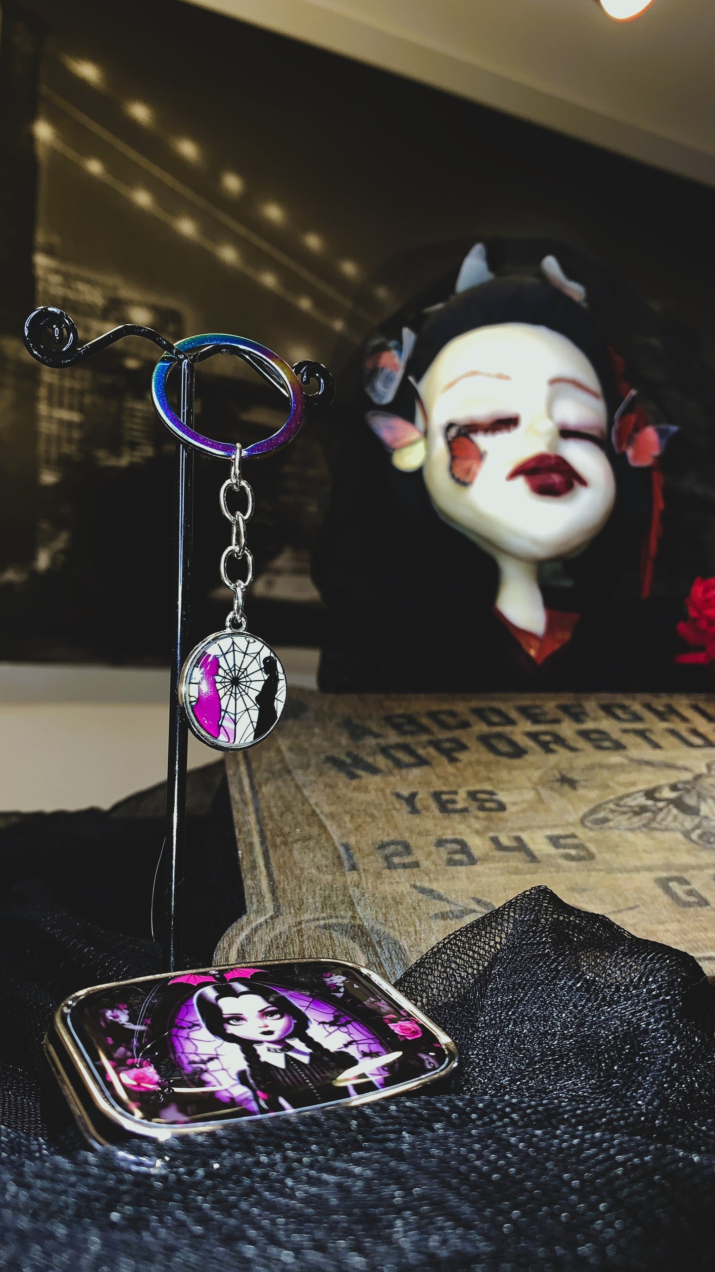 🖤 Pastillero “Wednesday Mirror Box” | Gothic Pill Case con Espejo Interno ✝️ | Edición Limitada 1:1
