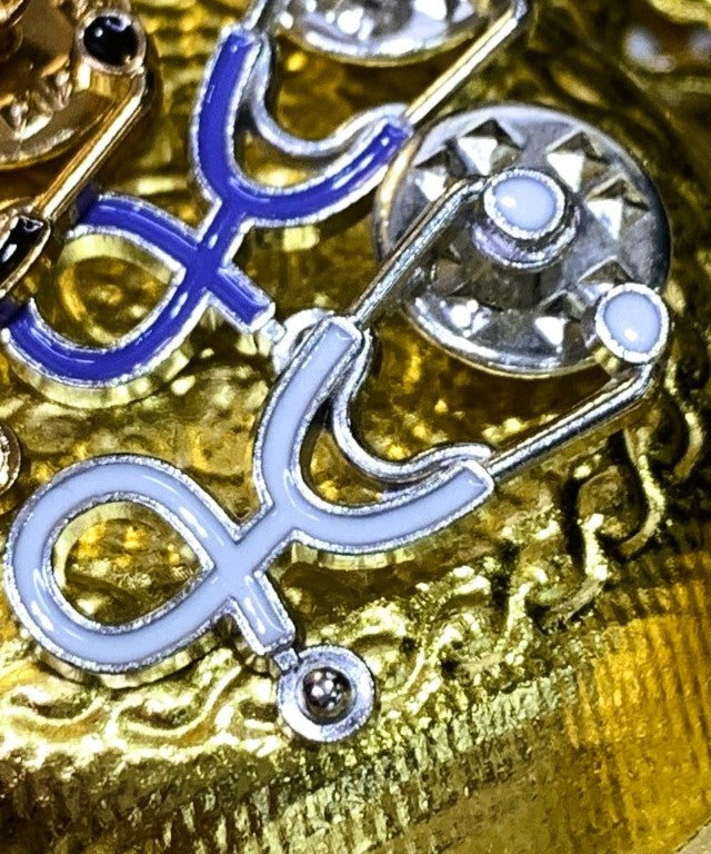 Pins Estetoscopio Clínico | Clinical Stethoscope Enamel Pin Collection | Limited 1:1 Edition Clinical Stethoscope Enamel Pin Collection | Limited 1:1 Edition | MedPins