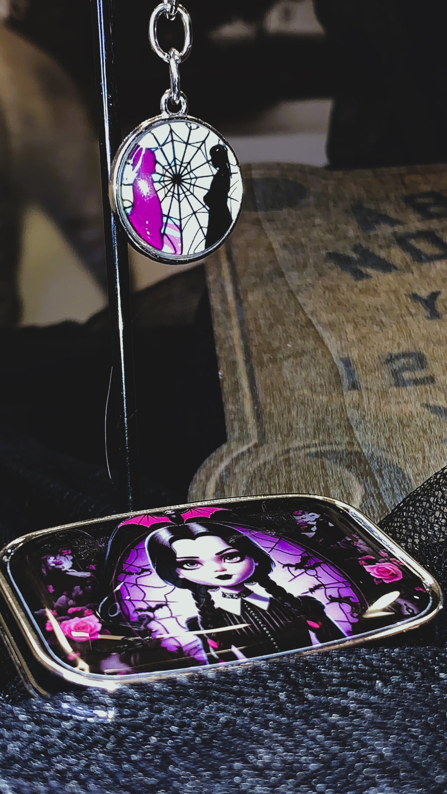 🖤 Pastillero “Wednesday Mirror Box” | Gothic Pill Case con Espejo Interno ✝️ | Edición Limitada 1:1