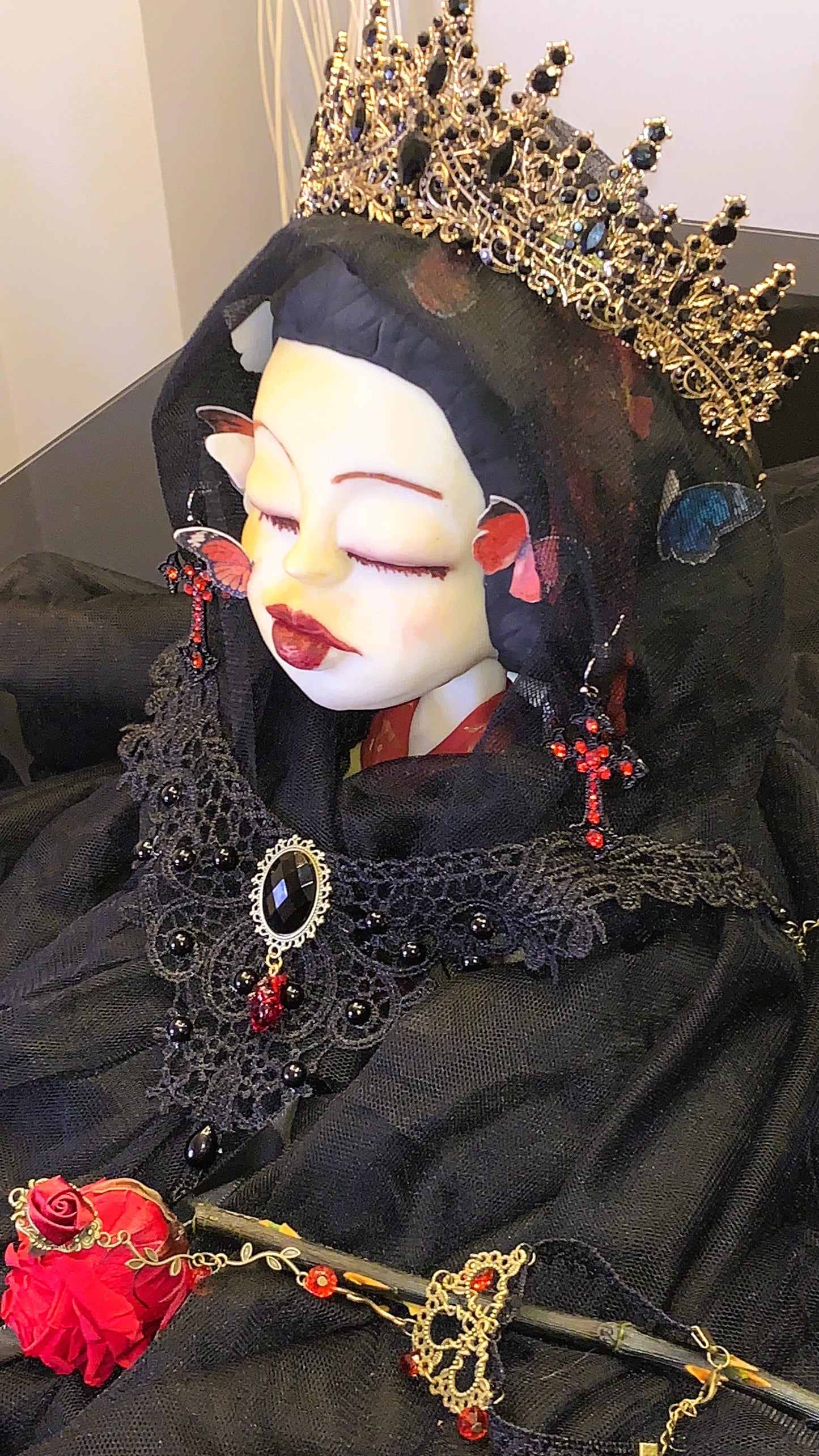 🖤 Choker “Dark Heart Elegance” | Gargantilla Gótica con Incrustación Negra y Corazón Anatómico Rojo 💀 | Edición Limitada 1:1