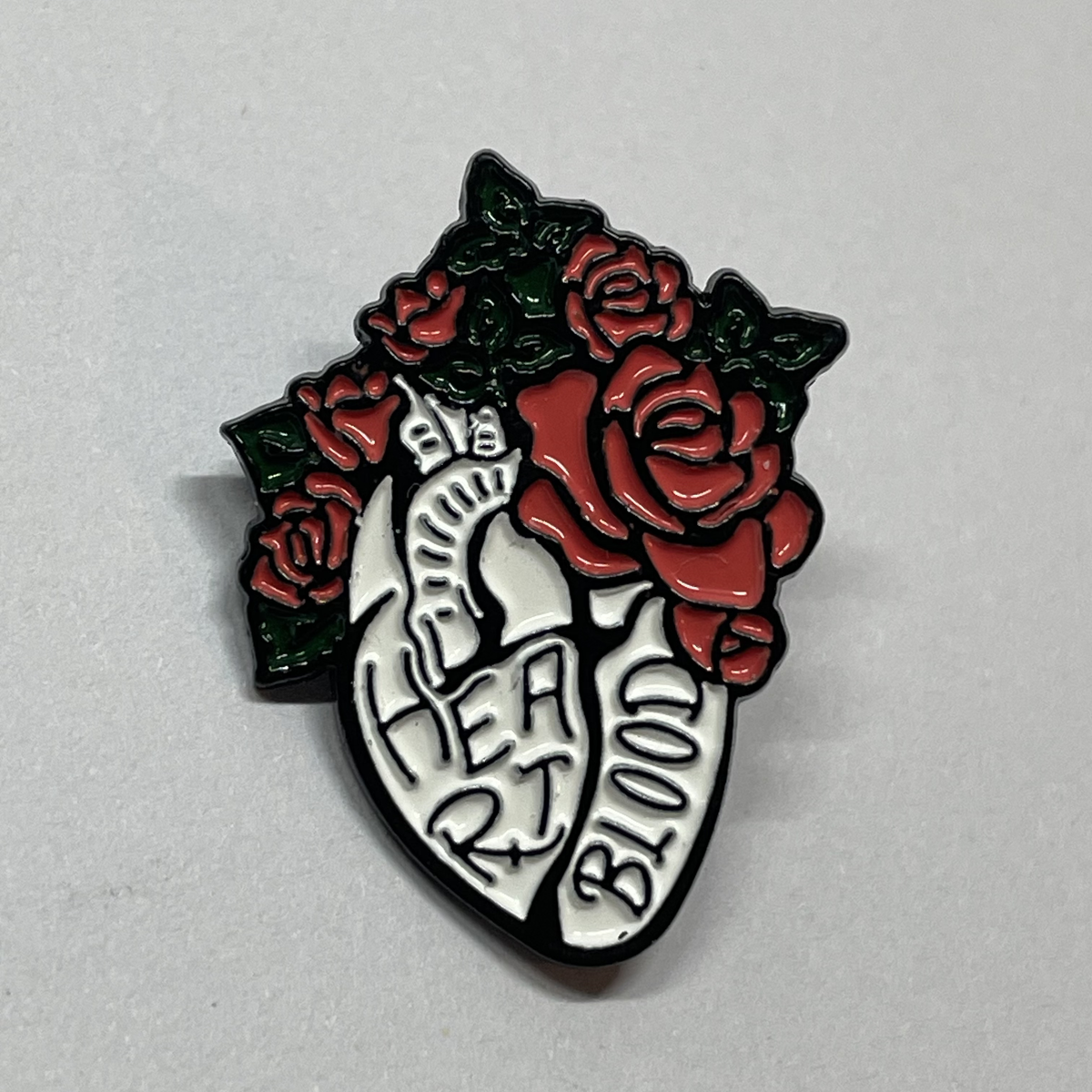 Pin Corazón “Heart Blooms” de MedPins