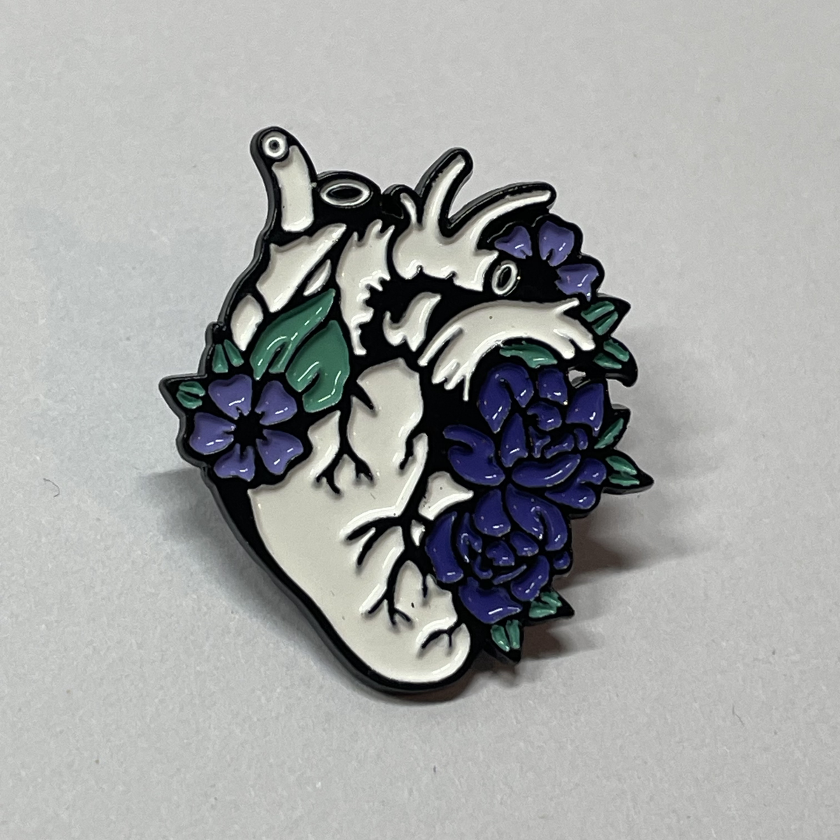 Pin Corazón floral nocturno de MedPins