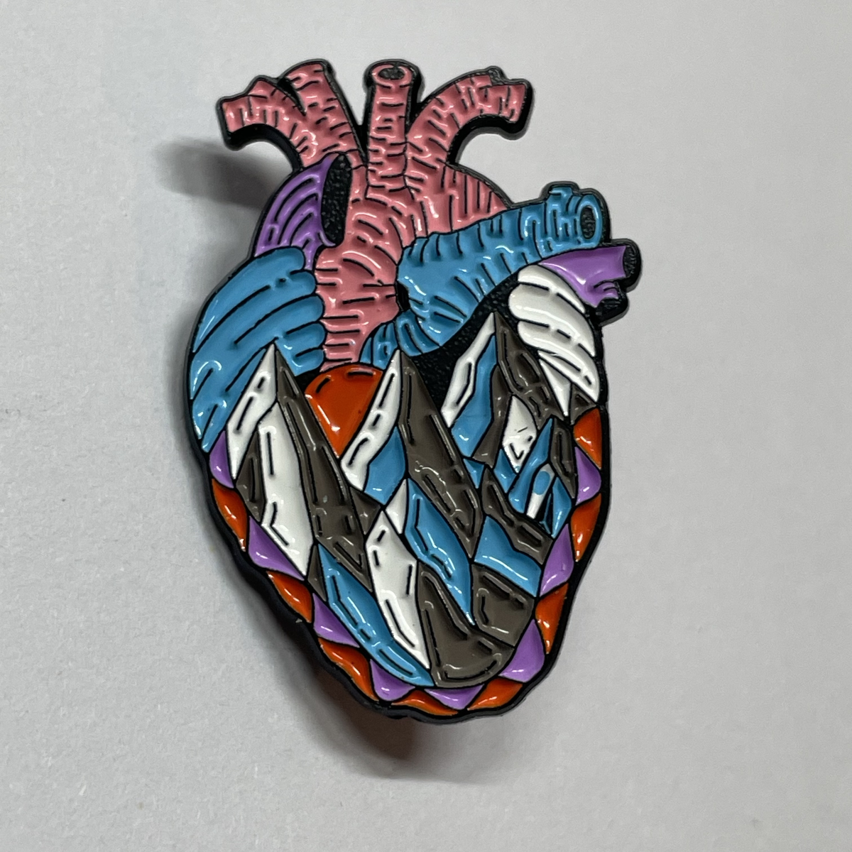 Pin Corazón montañas de MedPins