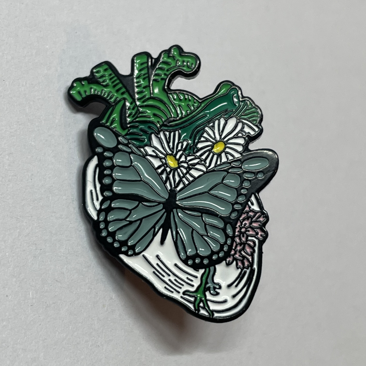 Pin Corazón Mariposa de MedPins