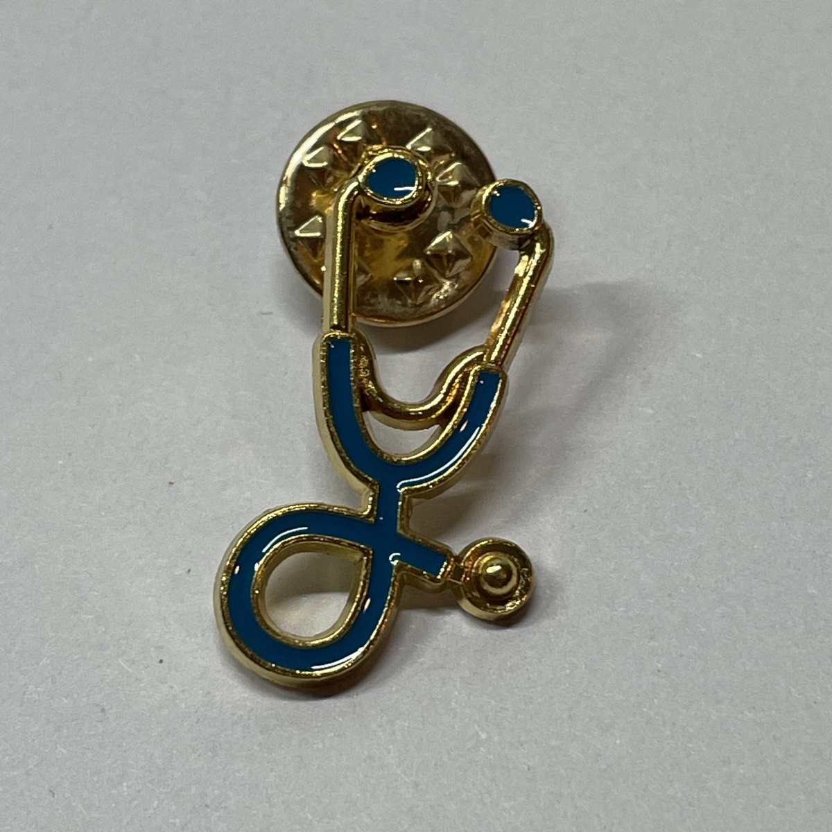 Pin Estetoscopio azul dorado de MedPins