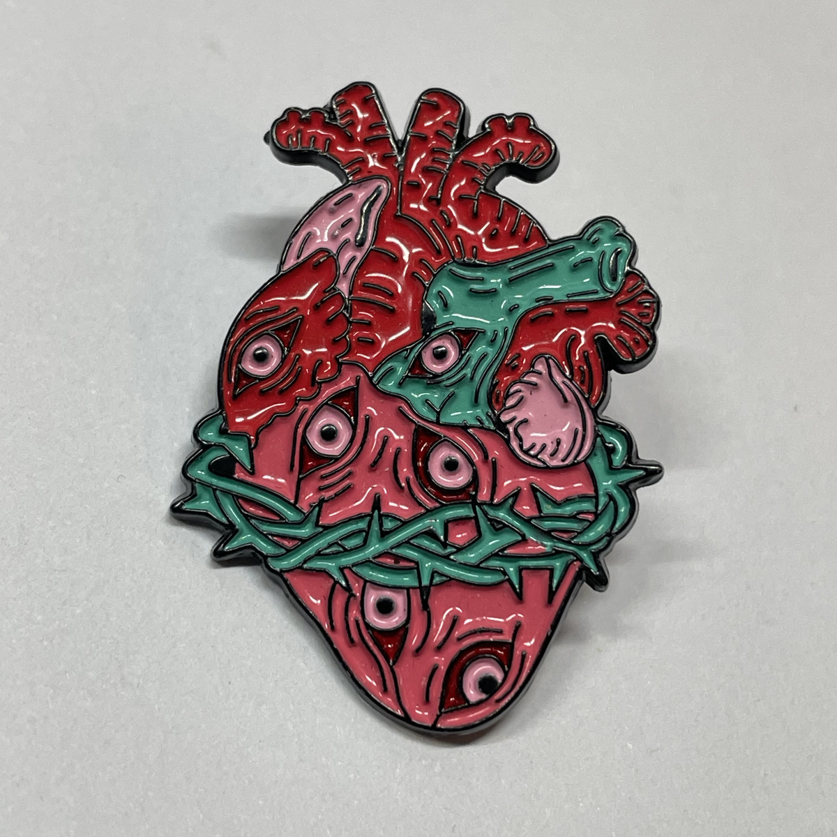 Pin Corazón Bound de MedPins