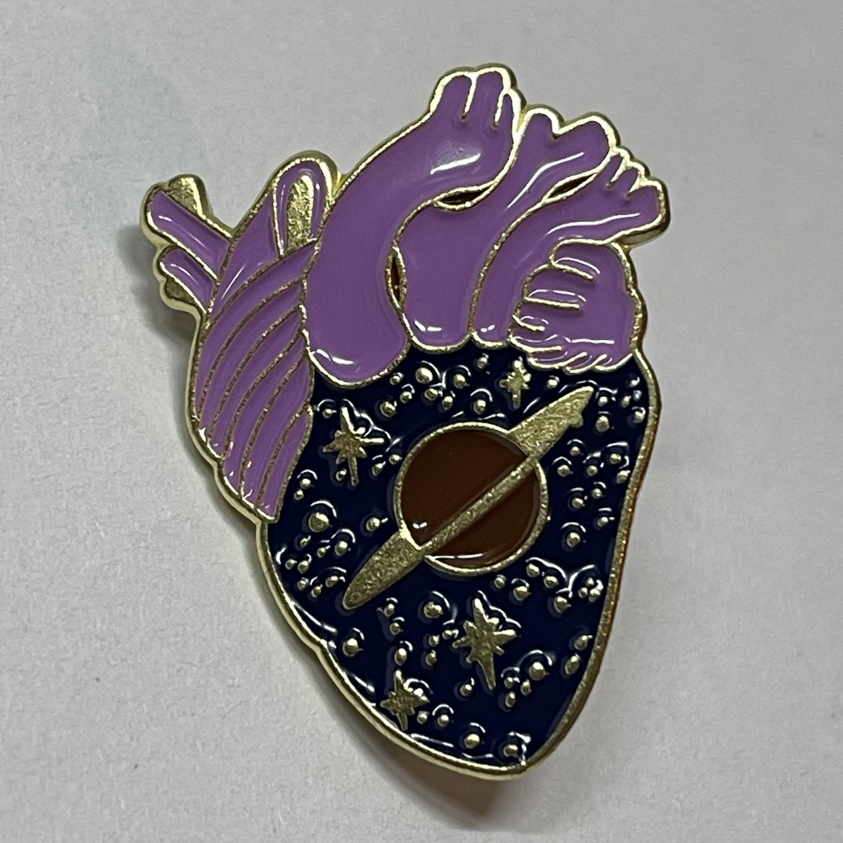 Pin Corazón cósmico de MedPins