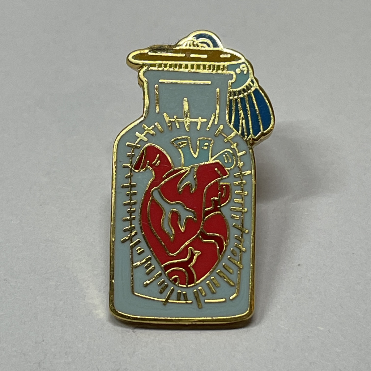 Pin Corazón sagrado en frasco de MedPins
