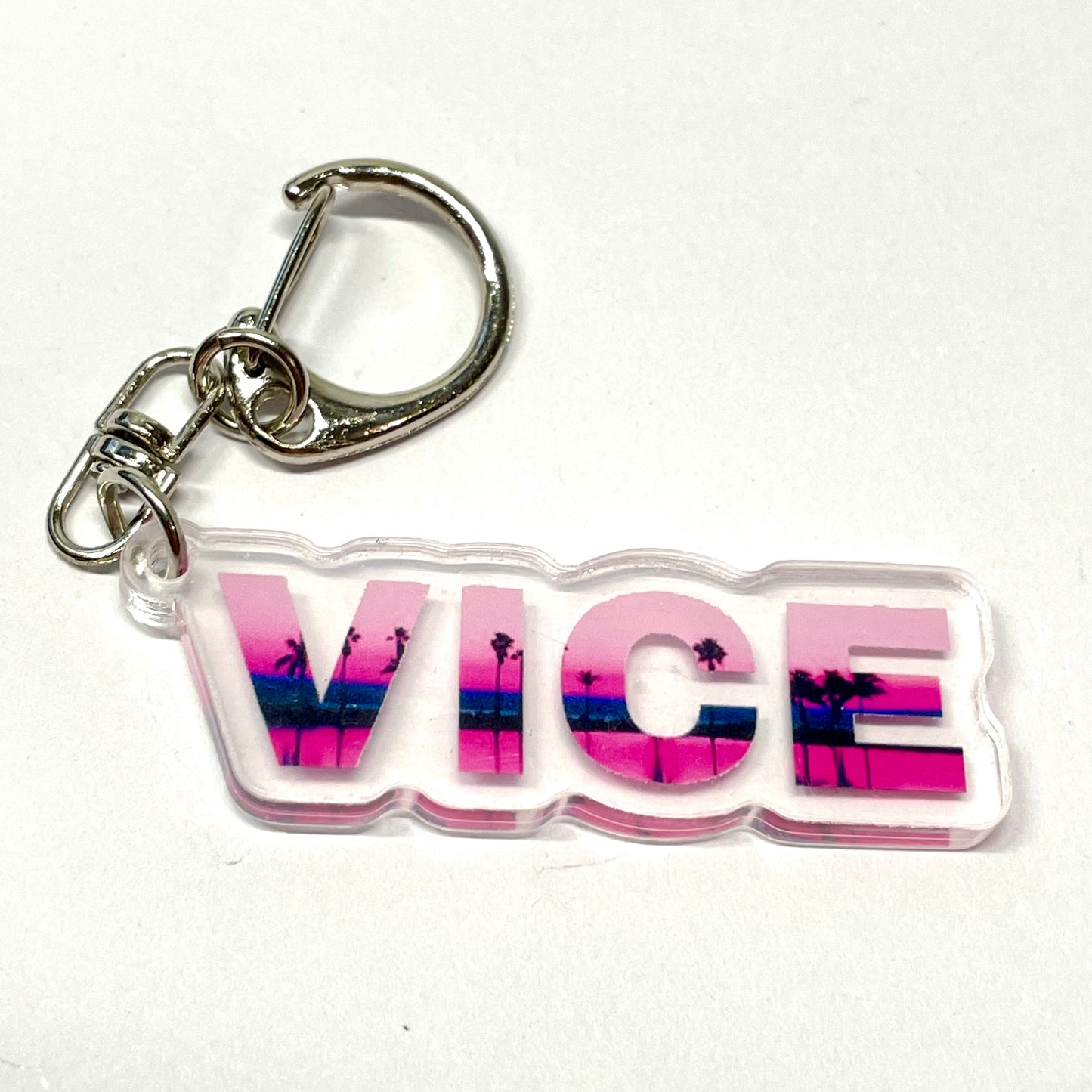 Llavero gamer diseño VICE inspirado en la estética Vice City