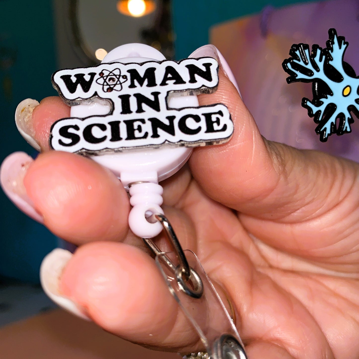 Pack Ciencia Woman in Science Edición Limitada 1:1 | Portacredenciales, Pins y Bolígrafo Jeringa – MedPins