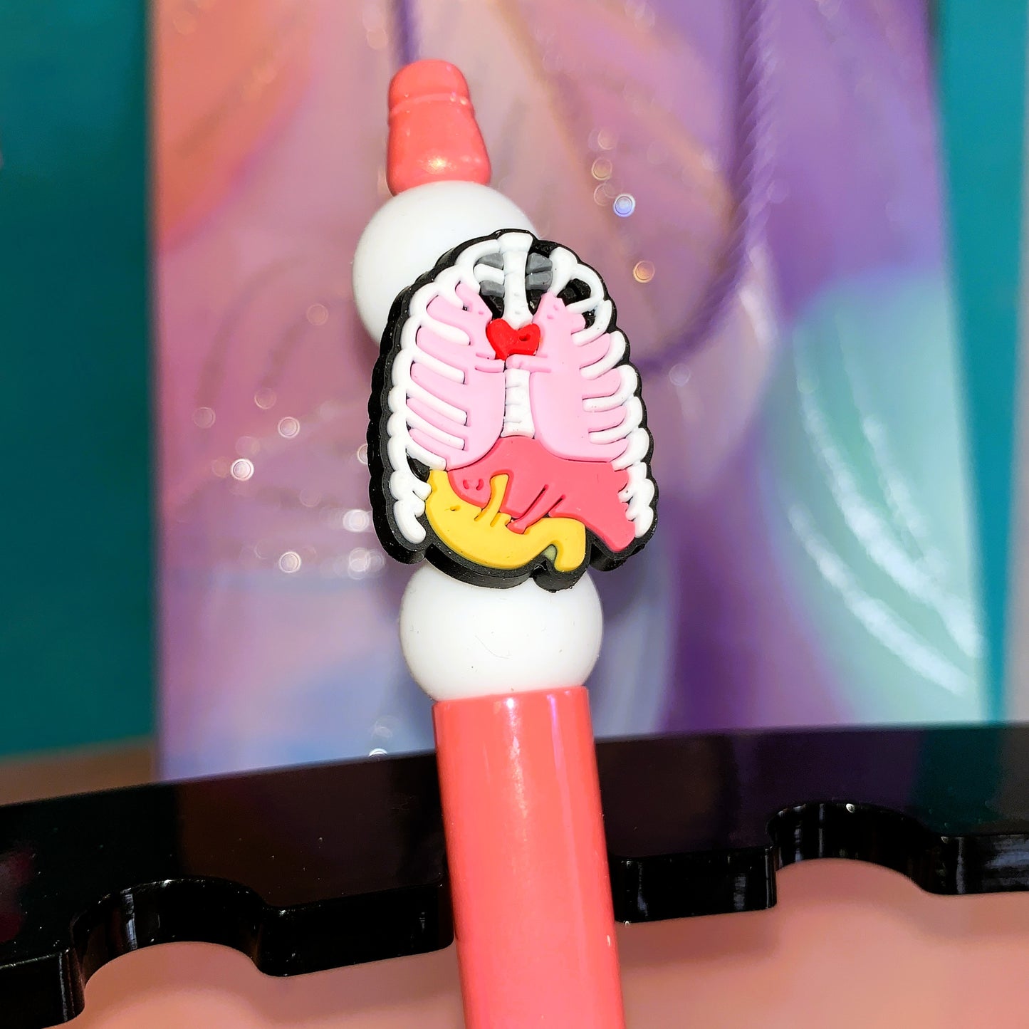 Pack Enfermería Care Essentials™ Edición Limitada | Portacredenciales, Pins, Bolígrafo y Stickers MedPins