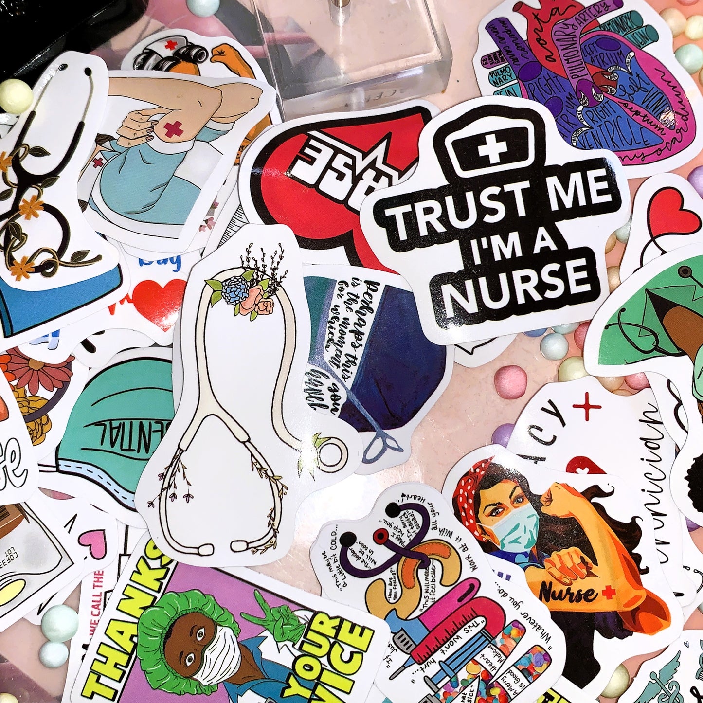 Pack Enfermería “Pink Care™” Edición Limitada 1:1 | Accesorios Nurse Aesthetic MedPins