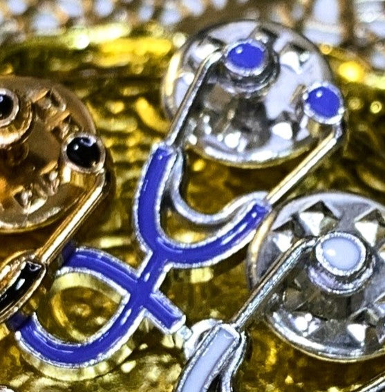 Pins Estetoscopio Clínico | Clinical Stethoscope Enamel Pin Collection | Limited 1:1 Edition Clinical Stethoscope Enamel Pin Collection | Limited 1:1 Edition | MedPins