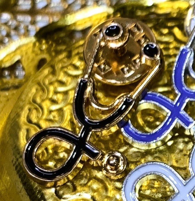 Pins Estetoscopio Clínico | Clinical Stethoscope Enamel Pin Collection | Limited 1:1 Edition Clinical Stethoscope Enamel Pin Collection | Limited 1:1 Edition | MedPins
