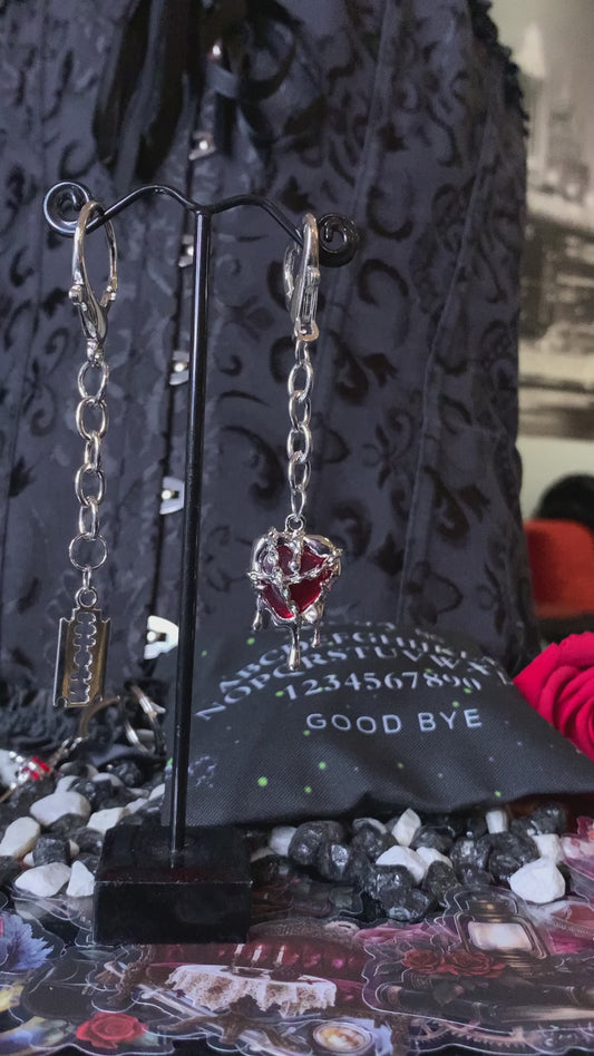 🩸 Llavero “Heart & Blade” | Gothic Silver Keychain – Dark Anatomy Halloween Edition 🕯️ | 1:1 Limited Edition